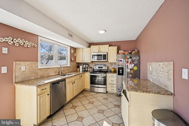 135 WINDWARD DR, Barnegat, NJ 08005