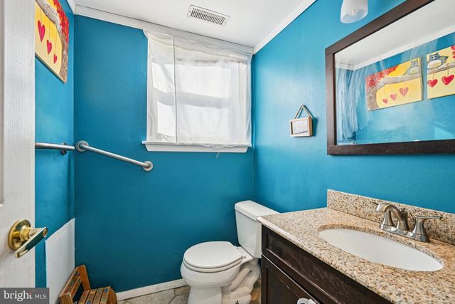 135 WINDWARD DR, Barnegat, NJ 08005