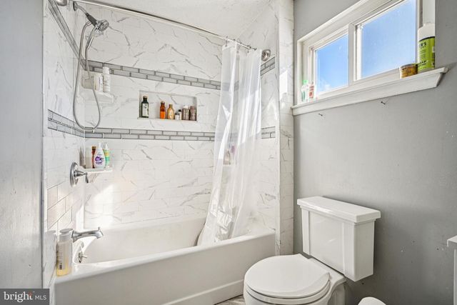 135 WINDWARD DR, Barnegat, NJ 08005