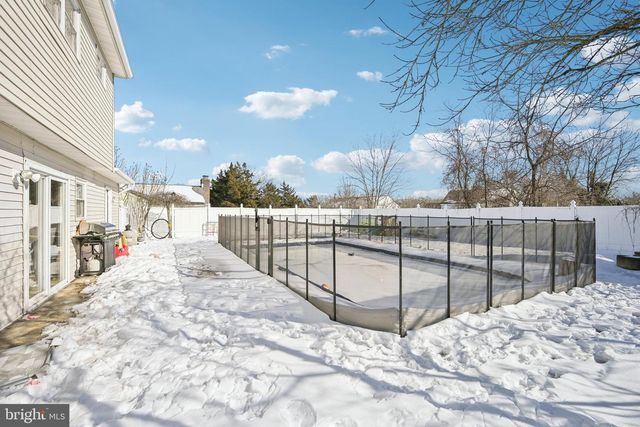 135 WINDWARD DR, Barnegat, NJ 08005