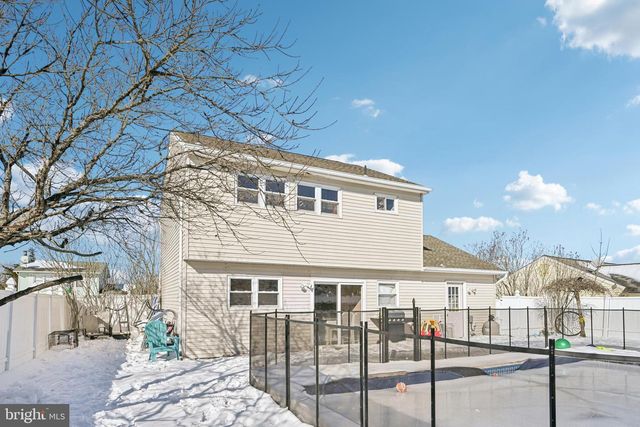 135 WINDWARD DR, Barnegat, NJ 08005