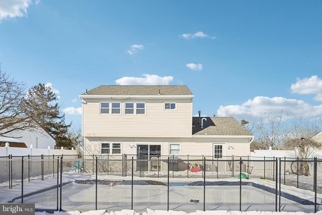 135 WINDWARD DR, Barnegat, NJ 08005