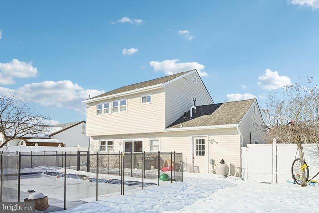 135 WINDWARD DR, Barnegat, NJ 08005