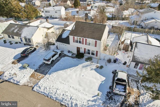 135 WINDWARD DR, Barnegat, NJ 08005