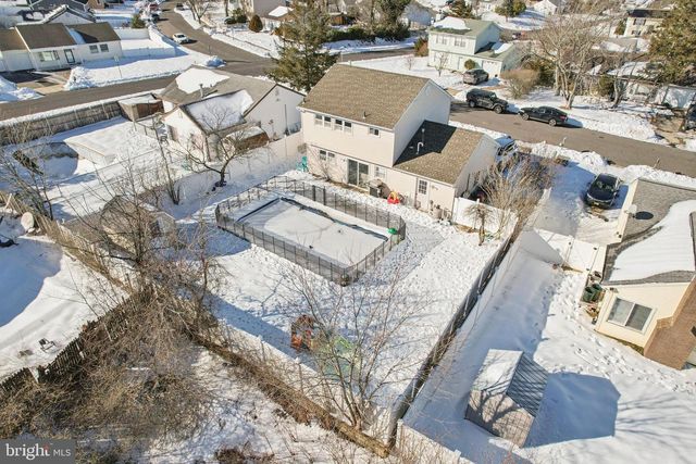 135 WINDWARD DR, Barnegat, NJ 08005