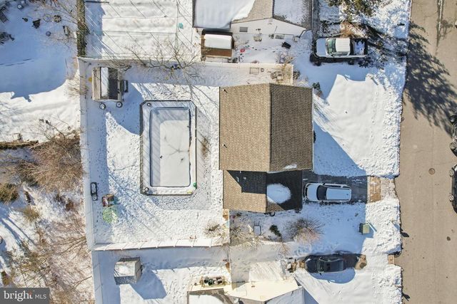 135 WINDWARD DR, Barnegat, NJ 08005