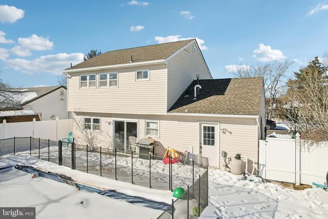 135 WINDWARD DR, Barnegat, NJ 08005