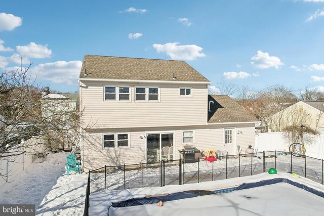 135 WINDWARD DR, Barnegat, NJ 08005