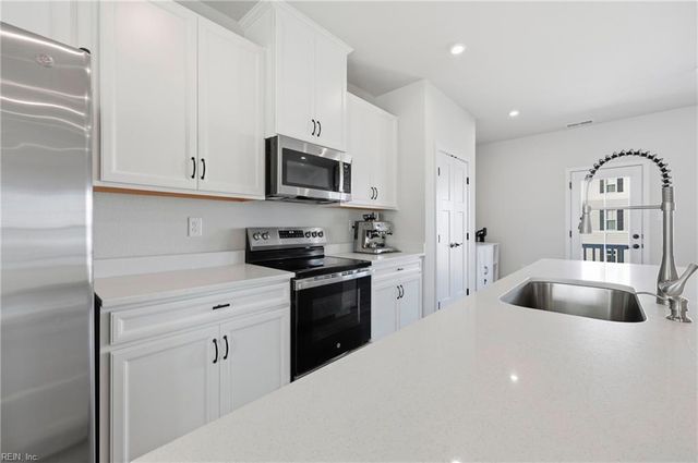 314 Fost BLVD, Moyock, NC 27958