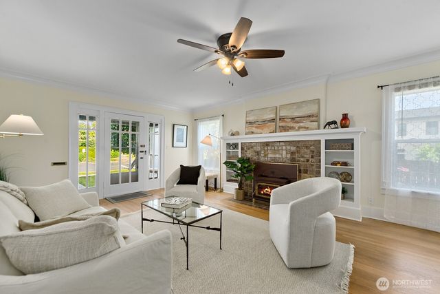 5455 42nd Avenue SW, Seattle, WA 98136