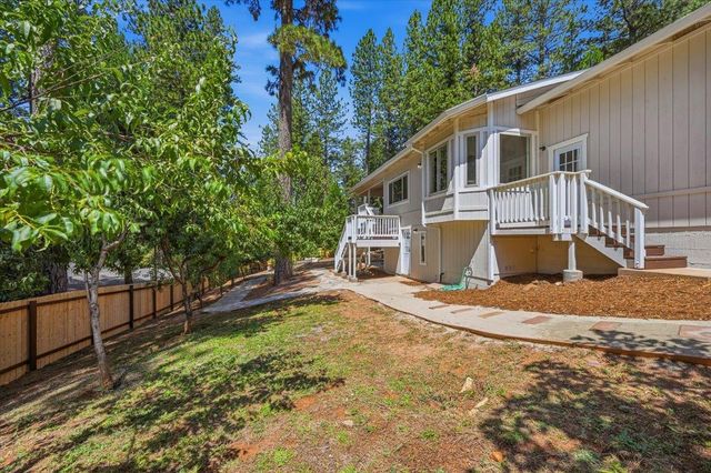 11551 Tree Top Cir, Nevada City, CA 95959