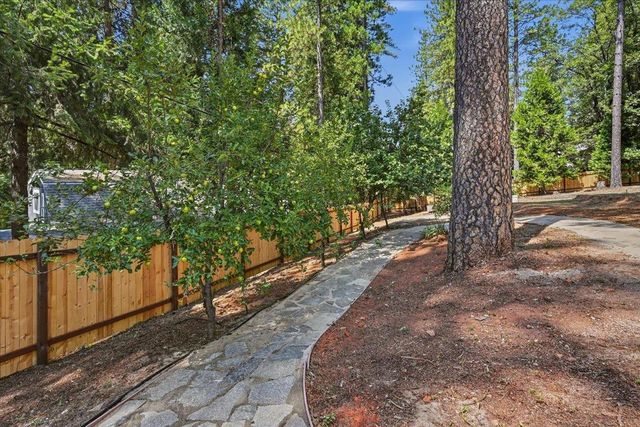 11551 Tree Top Cir, Nevada City, CA 95959
