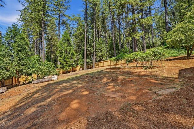 11551 Tree Top Cir, Nevada City, CA 95959