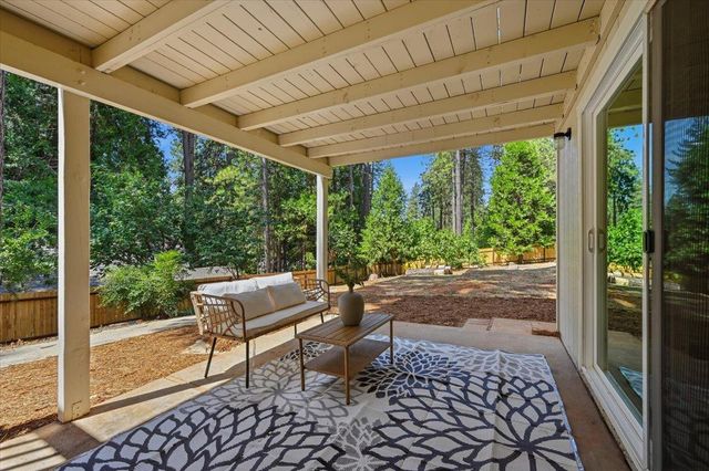 11551 Tree Top Cir, Nevada City, CA 95959
