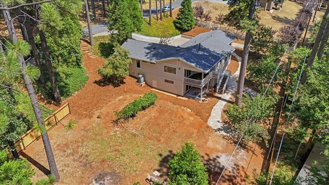 11551 Tree Top Cir, Nevada City, CA 95959