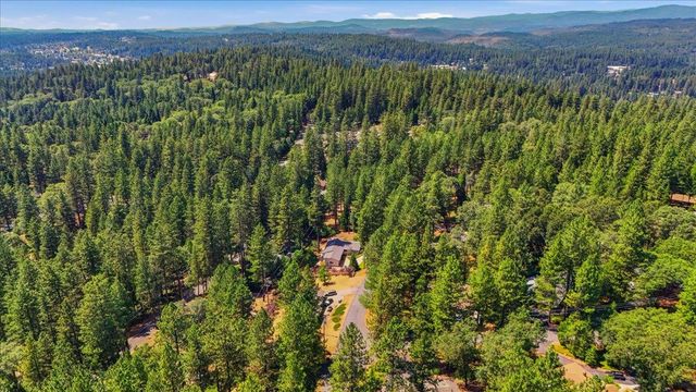 11551 Tree Top Cir, Nevada City, CA 95959