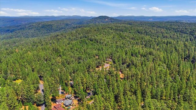11551 Tree Top Cir, Nevada City, CA 95959