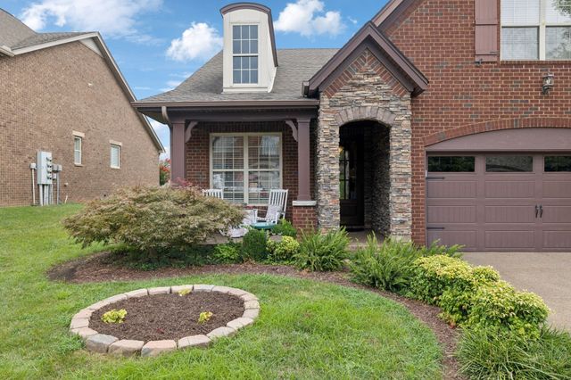 125 Village Cir, Lebanon, TN 37087