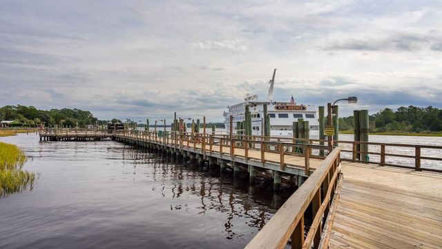 718 Grateful Dr., Little River, SC 29566