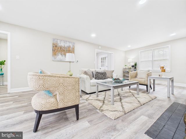 28 S QUEEN ST, Dover, DE 19904