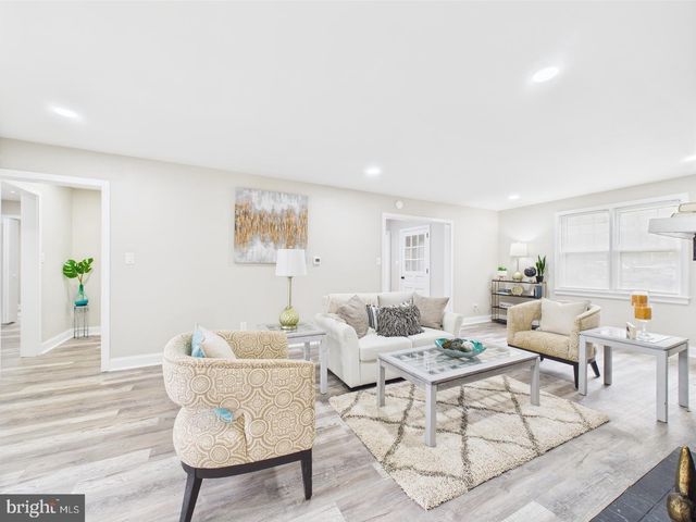 28 S QUEEN ST, Dover, DE 19904