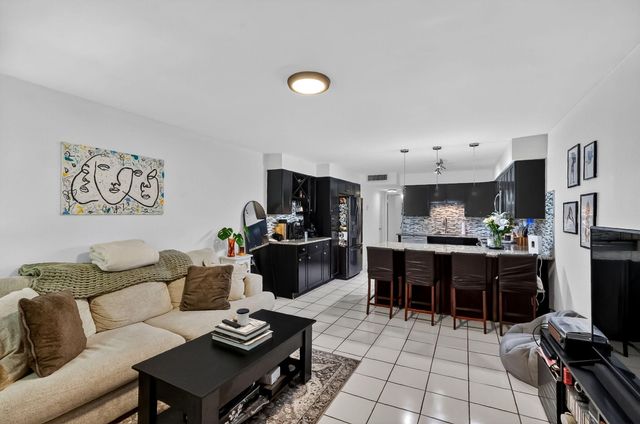 4011 N Meridian Avenue 32, Miami Beach, FL 33140