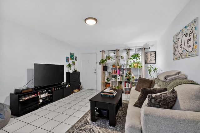 4011 N Meridian Avenue 32, Miami Beach, FL 33140