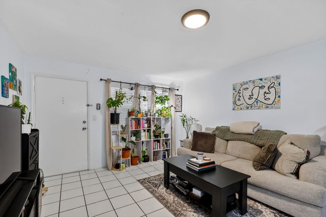 4011 N Meridian Avenue 32, Miami Beach, FL 33140