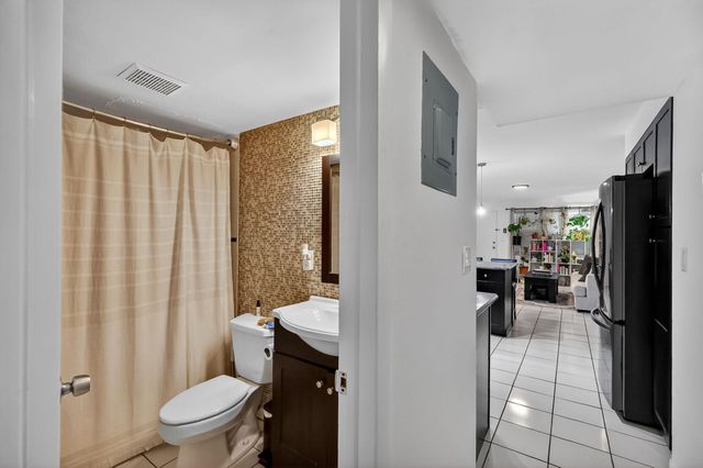 4011 N Meridian Avenue 32, Miami Beach, FL 33140