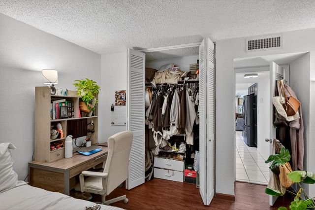4011 N Meridian Avenue 32, Miami Beach, FL 33140