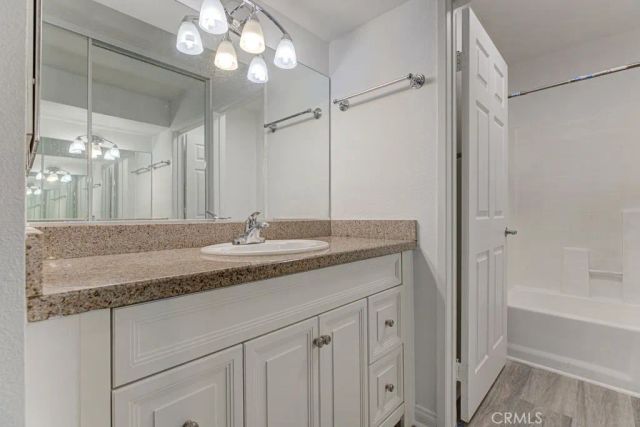5515 Canoga Ave 105, Woodland Hills, CA 91367