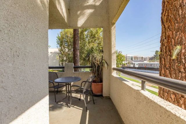 5515 Canoga Ave 105, Woodland Hills, CA 91367