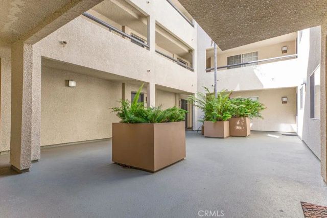 5515 Canoga Ave 105, Woodland Hills, CA 91367