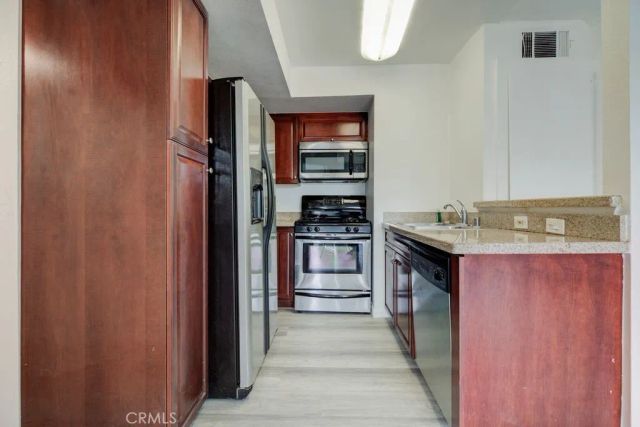 5515 Canoga Ave 105, Woodland Hills, CA 91367
