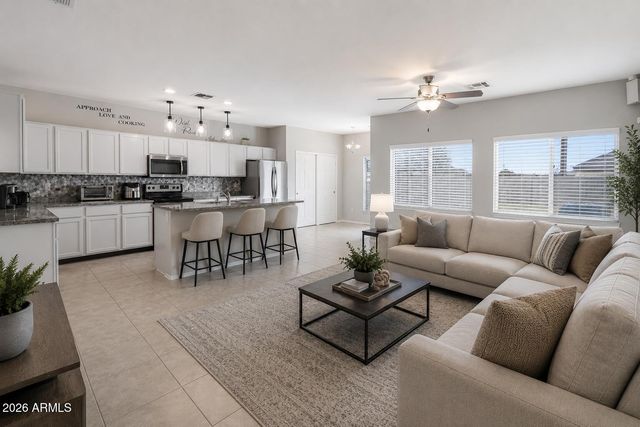 2502 E TAMARISK Avenue, Phoenix, AZ 85040