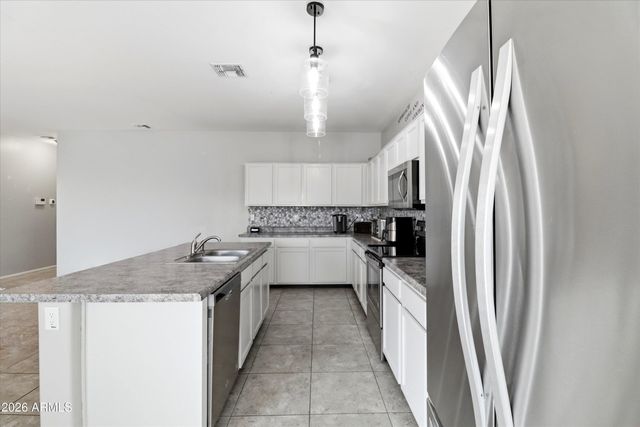 2502 E TAMARISK Avenue, Phoenix, AZ 85040