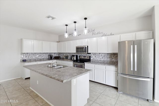 2502 E TAMARISK Avenue, Phoenix, AZ 85040
