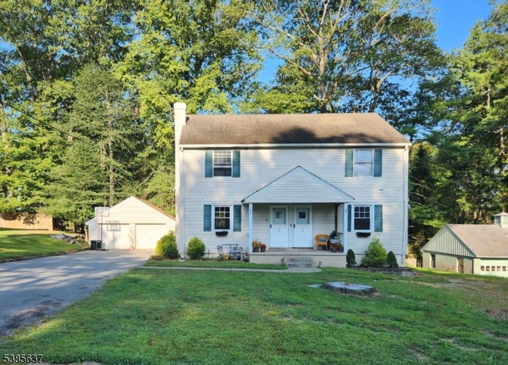 11 Cottage Ln, Upper Saddle River Boro, NJ 07458