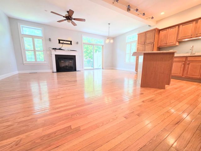 624 Main St Apt 6, Fremont, NH 03044