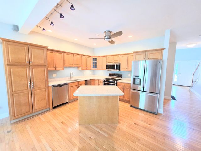 624 Main St Apt 6, Fremont, NH 03044
