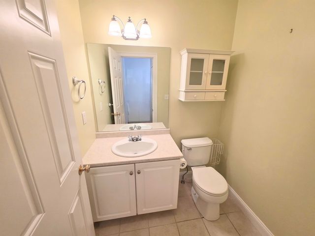 624 Main St Apt 6, Fremont, NH 03044