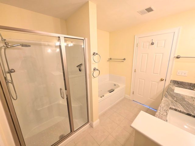 624 Main St Apt 6, Fremont, NH 03044