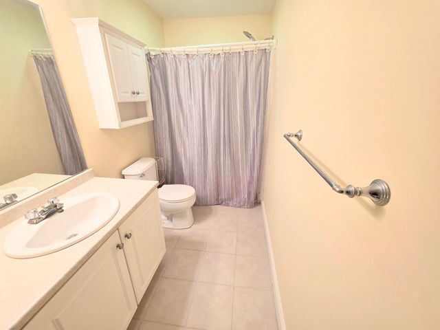 624 Main St Apt 6, Fremont, NH 03044