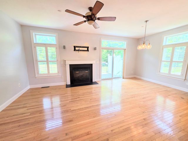 624 Main St Apt 6, Fremont, NH 03044