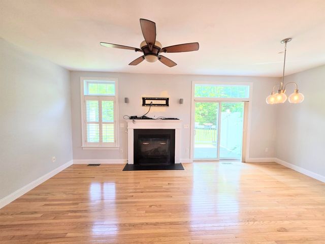 624 Main St Apt 6, Fremont, NH 03044