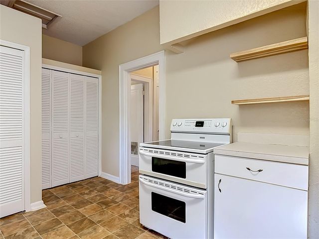 224 S SALISBURY AVENUE, Deland, FL 32720