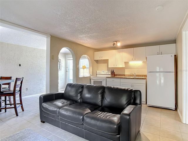 224 S SALISBURY AVENUE, Deland, FL 32720