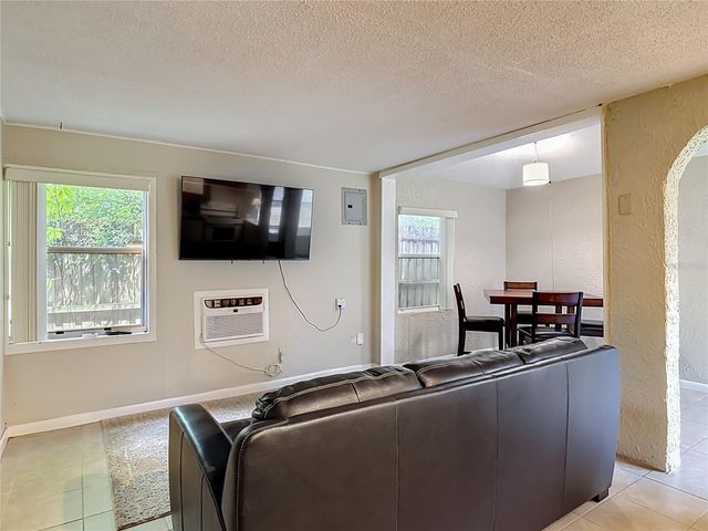 224 S SALISBURY AVENUE, Deland, FL 32720