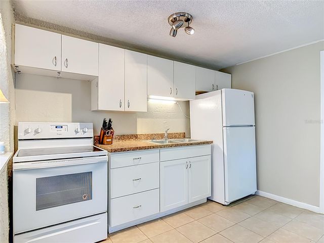 224 S SALISBURY AVENUE, Deland, FL 32720