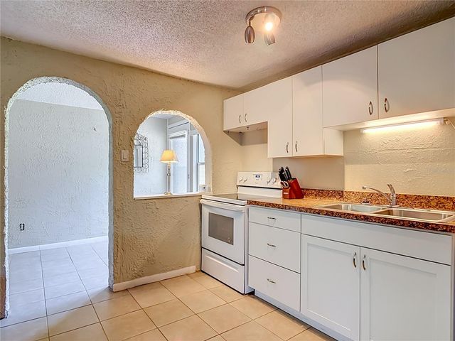 224 S SALISBURY AVENUE, Deland, FL 32720